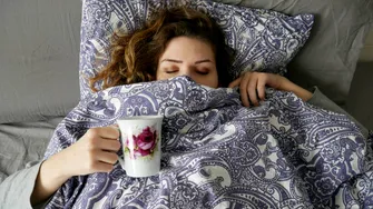 Până la ce oră poți să bei cafea să nu ai probleme cu somnul„Dacă bei un espresso la prânz, o parte din cofeină poate rămâne în organism chiar și la ora 20:00”