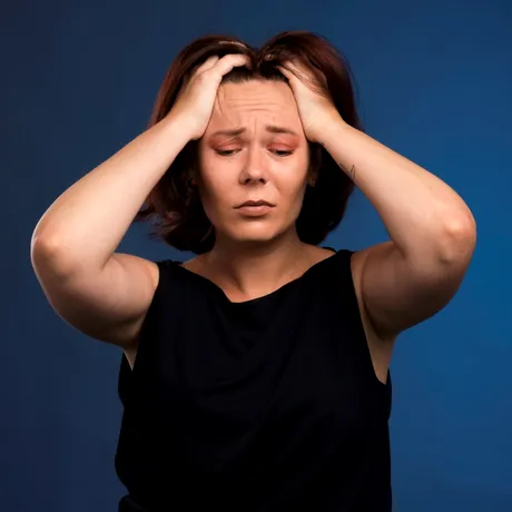 Senzația de sufocare provocată de anxietate. Ce este „air hunger” și cum gestionezi stările de neliniște