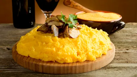 Adevărul despre mămăligă. Câte grame trebuie să consumi pe zi ca să nu te îngrași și de ce nu trebuie fiartă prea mult timp