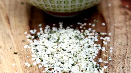 De ce ar trebui să mănânci seminţe de cânepă decorticate dacă vrei să slăbeşti