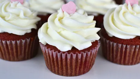 5 tipuri de alimente care îți distrug părul