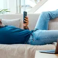 3 obiceiuri „leneșe” care pot indica inteligență, conform psihologiei