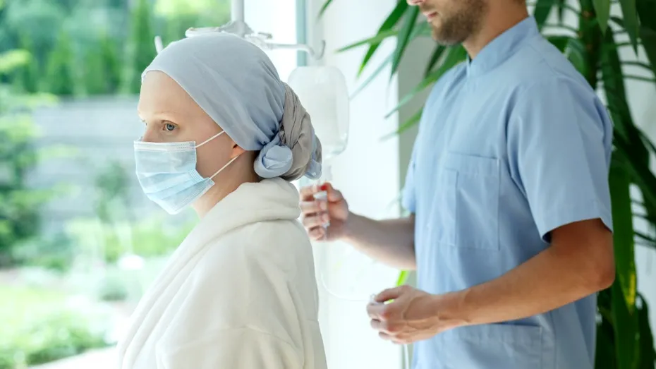 O femeie diagnosticată cu cancer în stadiu terminal a renunțat la chimioterapie! De ce a ales postul cu apă?