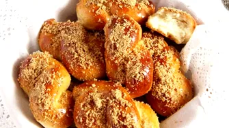 Cum prepari mucenici moldoveneşti, fără zahăr. Din 2 ouă îți ies 30 de bucăţi