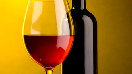 Beneficiile alcoolului: baut cu moderatie, scade riscul de inflamare a articulatiilor