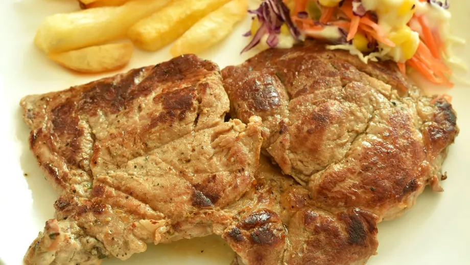 Câte calorii și cât colesterol are ceafa de porc, carnea preferată a românilor. E mâncată în cantități mari, în combinații nepotrivite și mult prea des