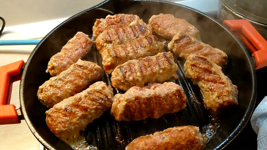 Rețeta de mici studențești. Cum să faci mici din parizer și salam