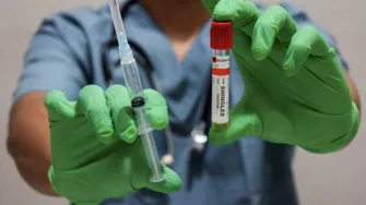 Vaccinul împotriva zonei zoster ar putea reduce riscul de infarct și AVC. Ce arată un nou studiu