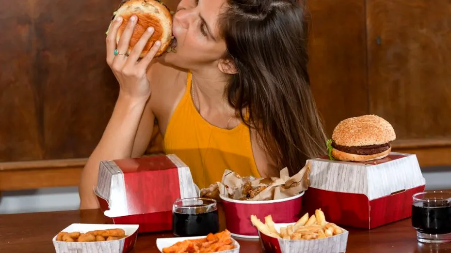 Alimentele de tip fast-food, ambalate în cutii „tratate” cu substanțe chimice periculoase pentru sănătate