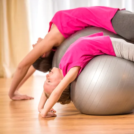 De ce este esențial ca părinții să impulsioneze mișcarea la copii