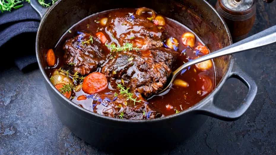 Tocană anti-mahmureală. E una dintre cele mai vechi rețete culinare! Ce conține, de fapt