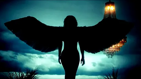 Jennifer Lopez a renunțat complet la haine! Vedeta, în postură de înger