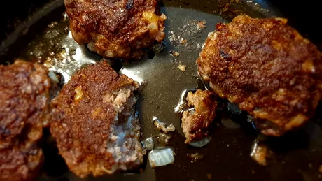 Tot ce e prăjit în exces înseamnă risc crescut de cancer. Atenție și la E-urile roșii, categoric cancerigene!