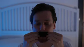 Metoda neobișnuită folosită de un medic pentru un somn neîntrerupt: își lipsește gura înainte de culcare