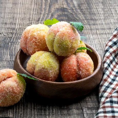 Rețetă de piersici umplute. Desertul care amintește de copilărie