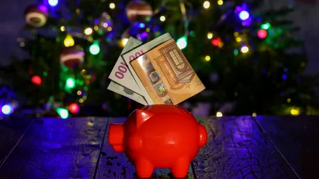 Motivul pentru care e bine să ai bani în buzunar, în seara de Revelion. Superstiția respectată de mulți români