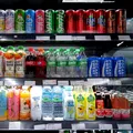 Șase băuturi aparent sănătoase care pot conține mai mult zahăr decât o gogoașă. Ce arată etichetele produselor?