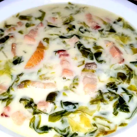 Cea mai veche mâncare românească: ciorba de salată verde! Cât se fierbe şi cu ce se drege, conform lui Radu Anton