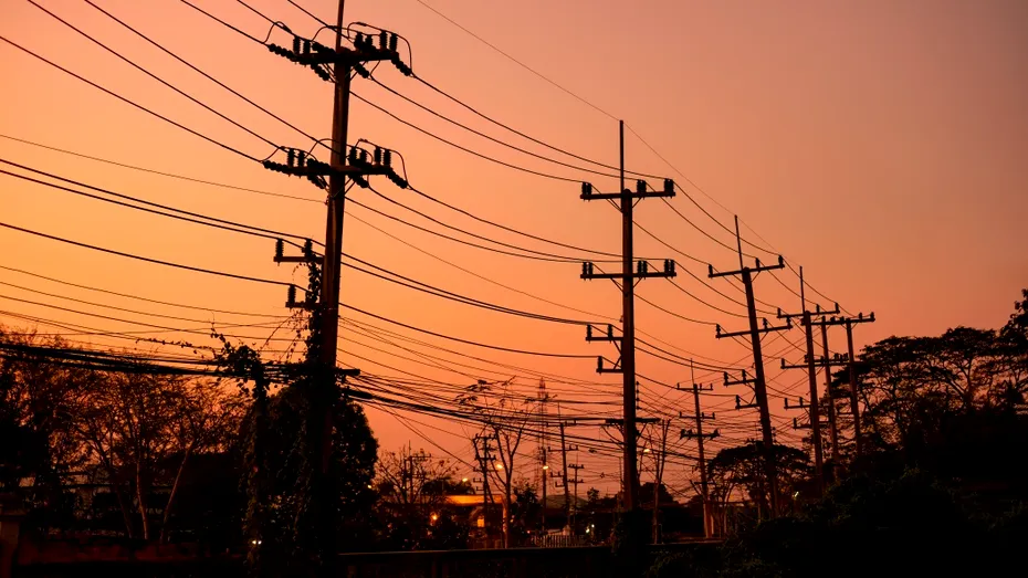 Pană de curent în plină caniculă? Obiectele pe care trebuie să le ai în casă când temperaturile sar de 40°C