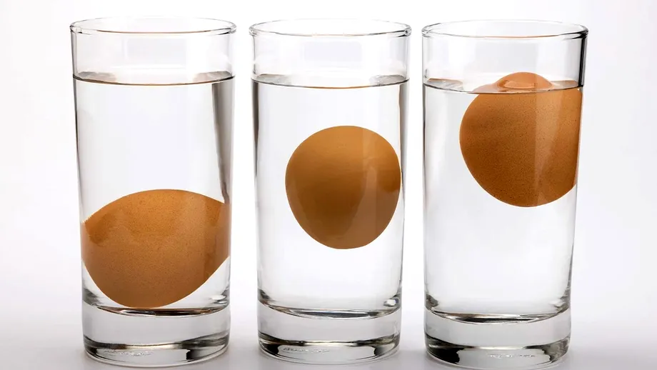 Cum să îți dai seama dacă un ou este proaspăt sau expirat. Trucul simplu, folosit de majoritatea bucătarilor