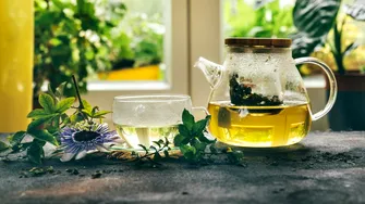 Atenție la aceste ceaiuri din aceste plante dacă iei tratament pentru tensiune. Pot fi extrem de periculoase!