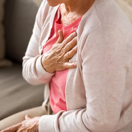 De ce crește riscul de infarct în perioada sărbătorilor. Stresul, alimentația bogată și sedentarismul, printre factori