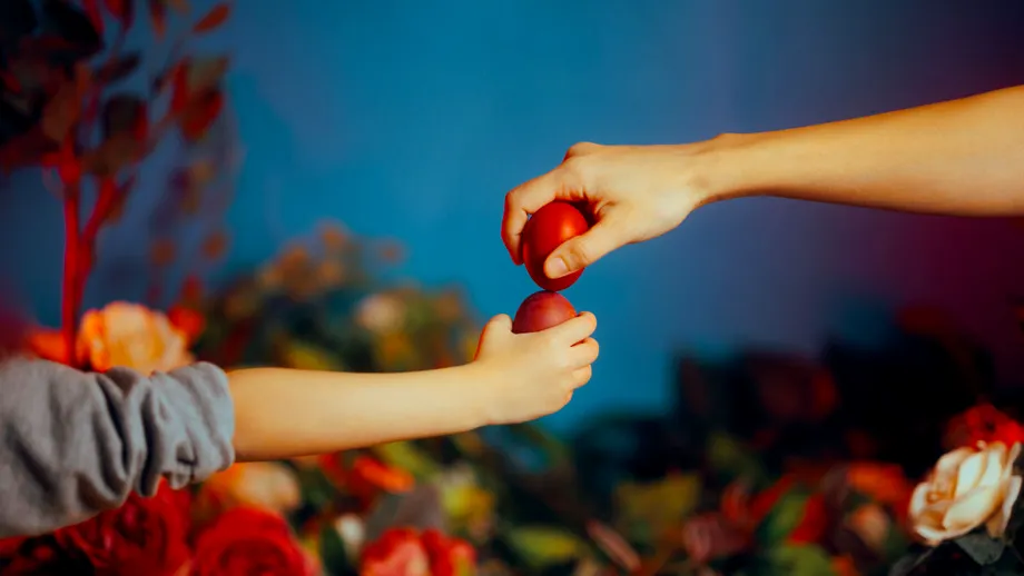 De ce ciocnim ouă roșii de Paște? Semnificația acestui obicei străvechi