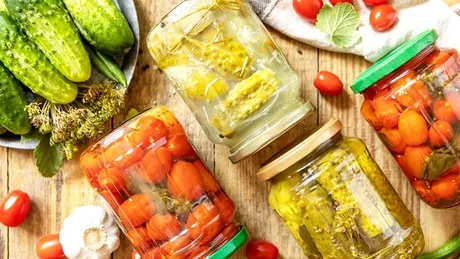 Secretul zarzavatului perfect pentru iarnă. Trucul gospodinelor care previne „floarea” din borcane