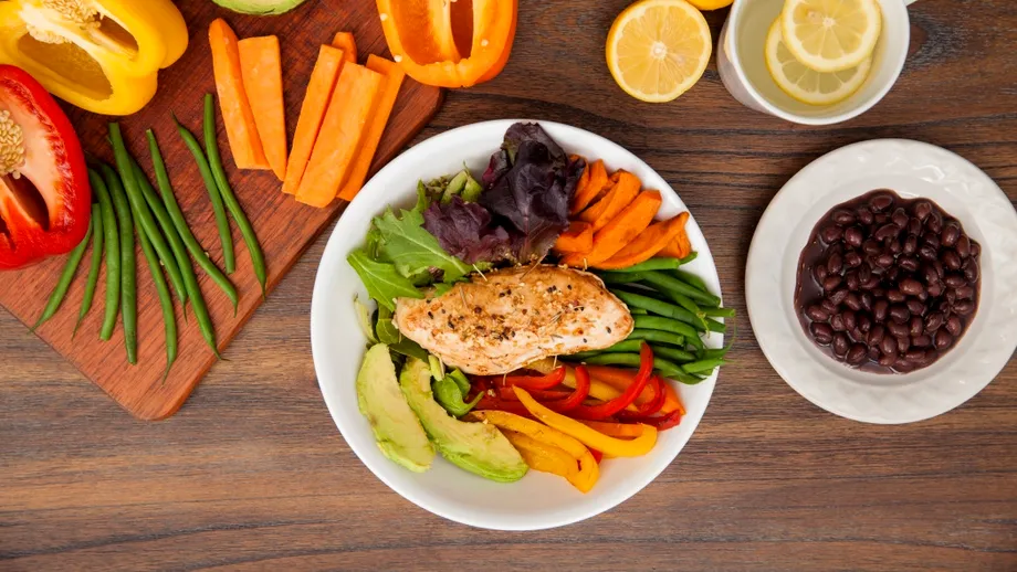 Cercetătorii au descoperit cea mai sănătoasă masă din lume! Iată ce ar trebui să mănânci zilnic pentru o viață mai lungă