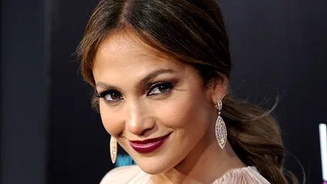 Jennifer Lopez mănâncă puţin şi bea apă cu gheaţă pentru a se menţine în formă