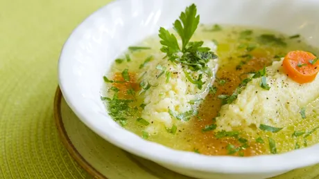 Găluşte de griș pufoase pentru supă - cum prepari găluște fragede din 5 ingrediente