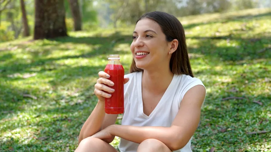 Ai Hashimoto si hipotiroidism? Consumă zilnic acest suc antiinflamator