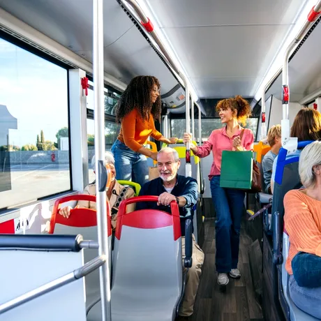Facilitățile de transport au fost prelungite până la finalul lui 2026. Cine sunt beneficiarii? 