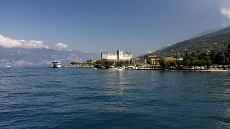 Virus periculos într-o destinație populară de vacanță din Italia. Sute de oameni au ajuns DEJA la spital