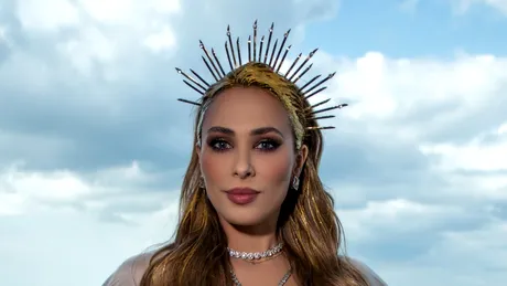 Iulia Vântur, transformată în Zeița Soarelui, cu ocazia Zilei Mondiale a Soarelui