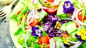 Dieta cu salată te ajută să slăbeşti rapid. Cum prepari salate gustoase cu puține calorii