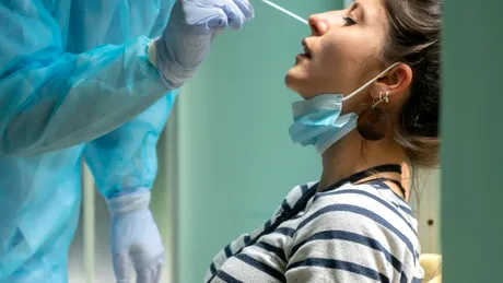 Cât costă testul unic care depistează atât gripa, cât și COVID-19, disponibil în România