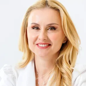 Dr. Amalia Anghel: “Tinerețea se întreține, nu se filtrează. Acesta este secretul pacientelor care nu îmbătrânesc.”