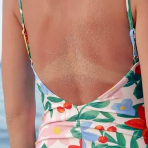 Ce se întâmplă în piele când alternezi bronzul natural cu solarul