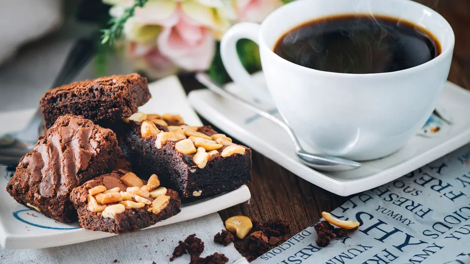 Rețetă rapidă: negresă de post cu cafea și nucă