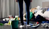 De ce simți nevoia să ai casa impecabilă când vin părinții, chiar dacă ești adult. Explicația psihologilor despre acest comportament