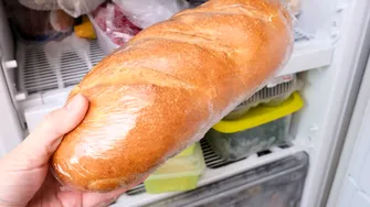 Unde să ții pâinea albă înainte să o mănânci să nu-ți afecteze glicemia. Trucul simplu care poate reduce inflamația din corp