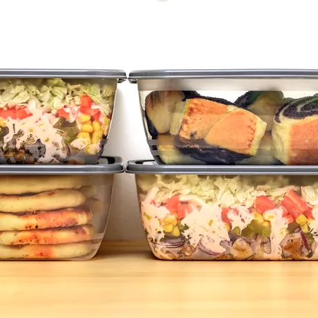 Alimentele care nu ar trebui păstrate niciodată în caserole de plastic