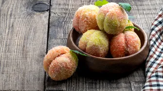 Rețetă de piersici umplute. Desertul care amintește de copilărie