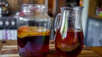 Kombucha: ce conține, de fapt, și merită popularitatea?