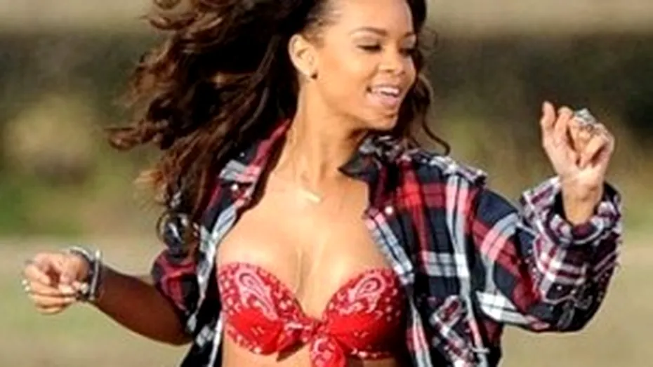 Rihanna a dat iama intr-un sex-shop din Paris: a cumparat de peste o mie de euro!