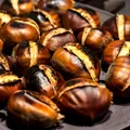 Cum prepari corect castanele la cuptor. Greșeala care le poate face tari și greu de curățat