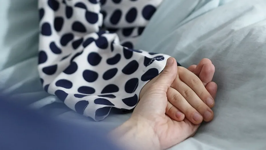 O fetiță de 3 ani a ajuns în comă după ce a înghițit doi magneți. Părinții trag un semnal de alarmă