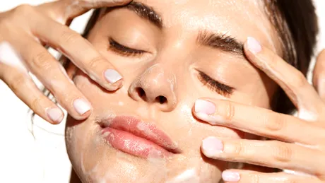 Tu câte minute pe zi îți acorzi pentru a obține un chip mai luminos?