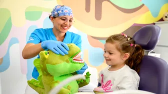 (P) De ce sigilările dentare sunt cea mai bună investiție pentru sănătatea copilului tău